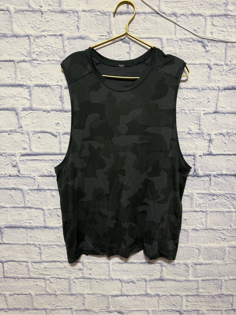 Lululemon sleeveless metal vent tech shirt
Size L
Pre owned great condition
S